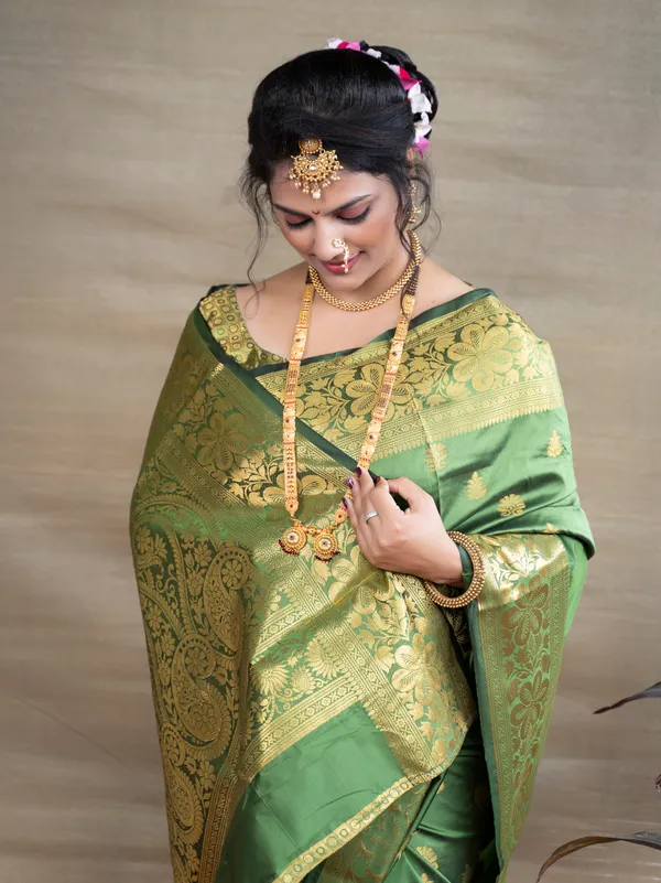 Green_Colour_Pure_Paithani_Silk_Saree_With_Rich_Pallu_And_Unstiched_Blouse_Piece.